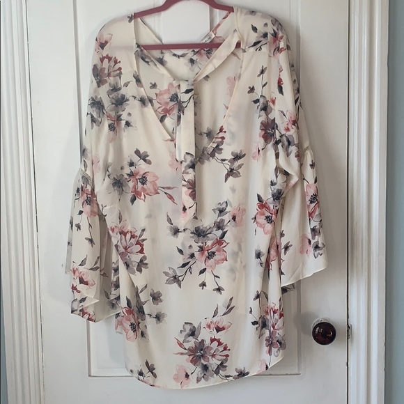 Rose & Olive Tops - ❌Rose & Olive Plus Size Long Sleeve Floral Blouse❌
